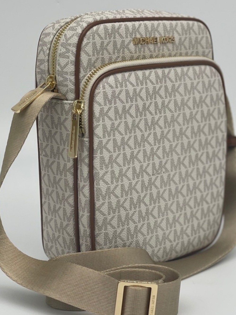 NWT Michael Kors Vanilla JetSet Travel Logo Crossbody Bag